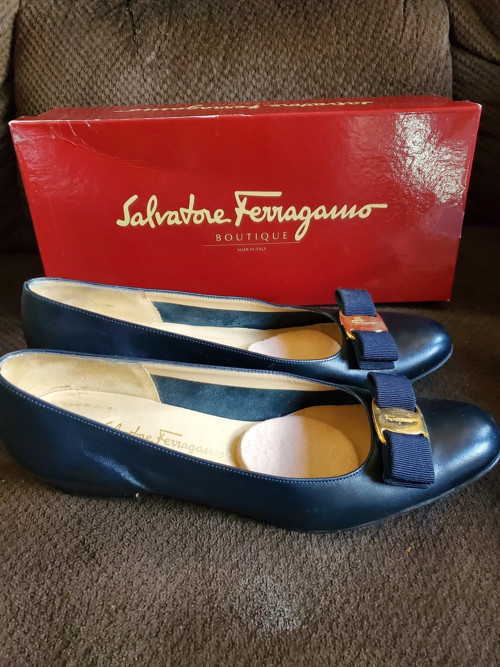 Salvatore Ferragamo LiLLaz Navy Leather Bow Flats with Gold Plaque - Picture 2 of 6